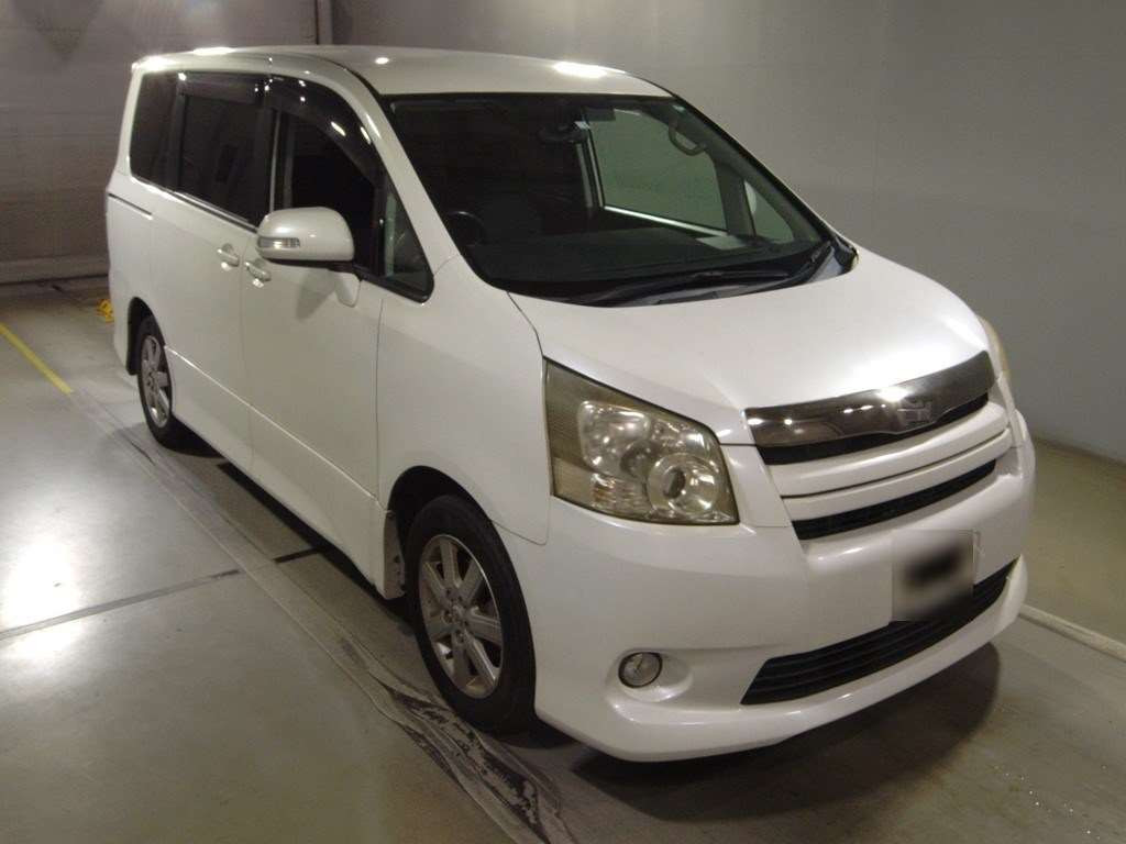 2008 Toyota Noah ZRR70W[2]