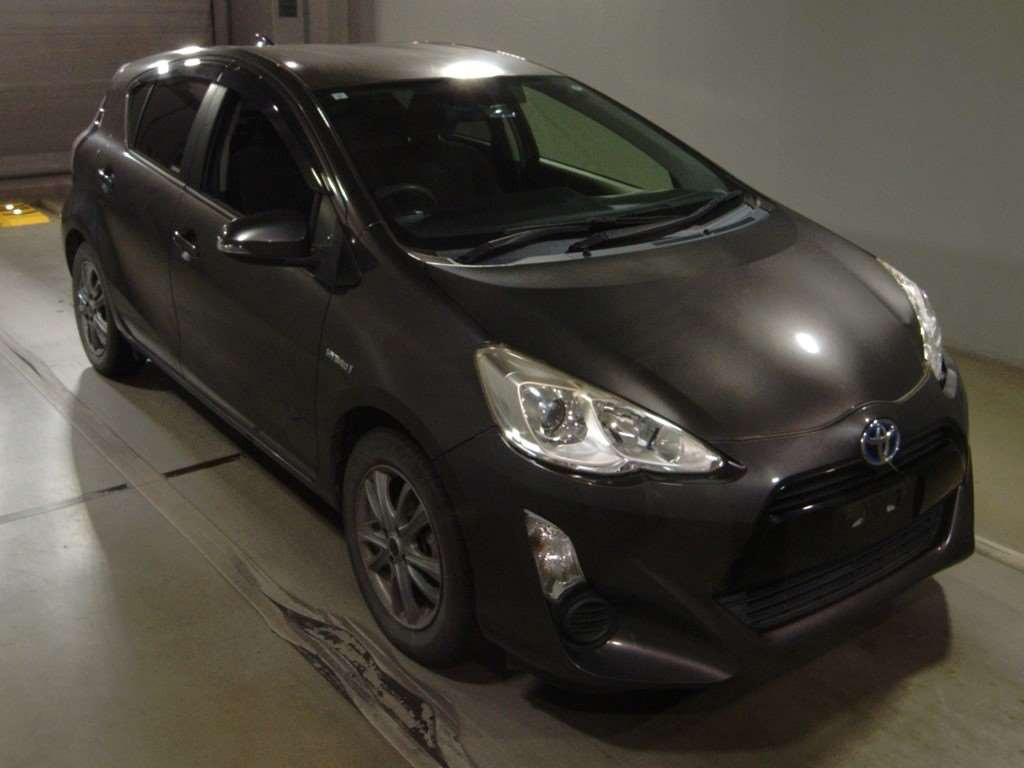 2015 Toyota Aqua NHP10[2]