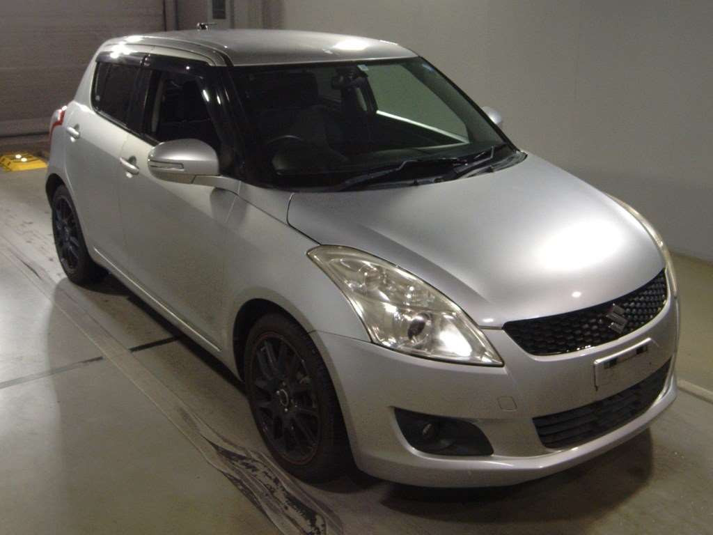 2011 Suzuki Swift ZC72S[2]