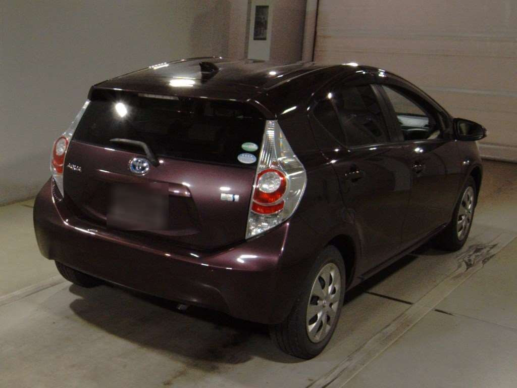 2014 Toyota Aqua NHP10[1]