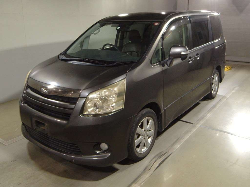 2010 Toyota Noah ZRR70W[0]