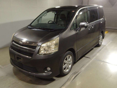 2010 Toyota Noah