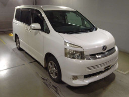 2007 Toyota Voxy