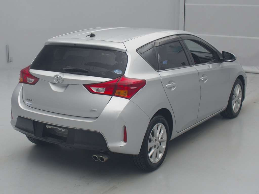 2014 Toyota Auris ZRE186H[1]