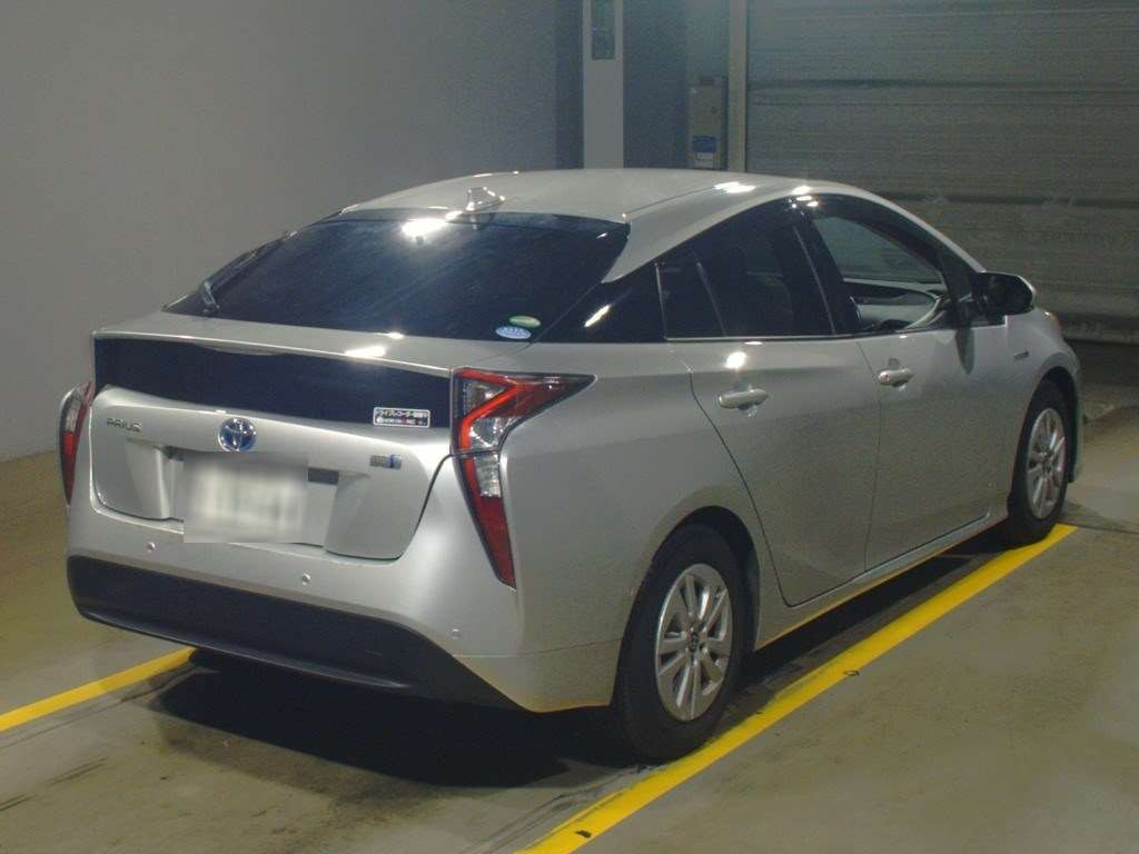 2017 Toyota Prius ZVW50[1]