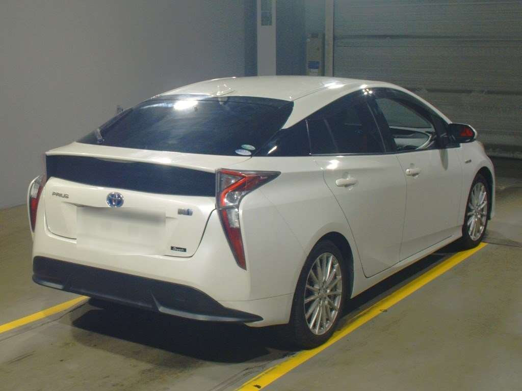 2017 Toyota Prius ZVW50[1]