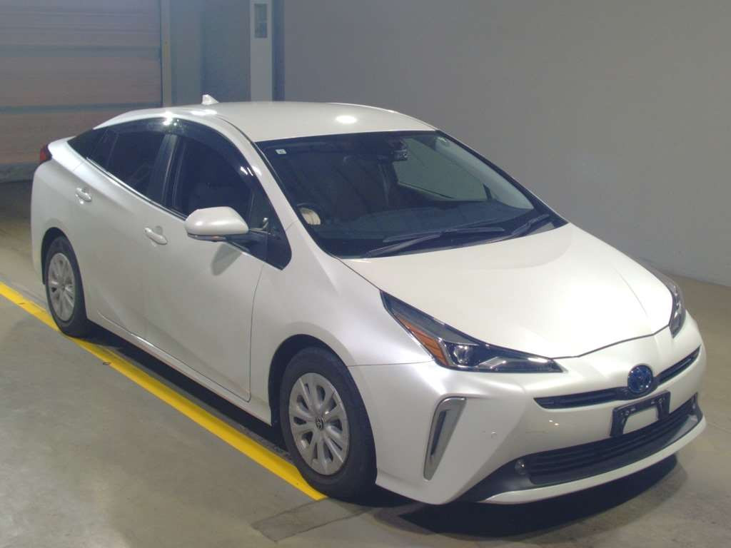 2021 Toyota Prius ZVW55[2]