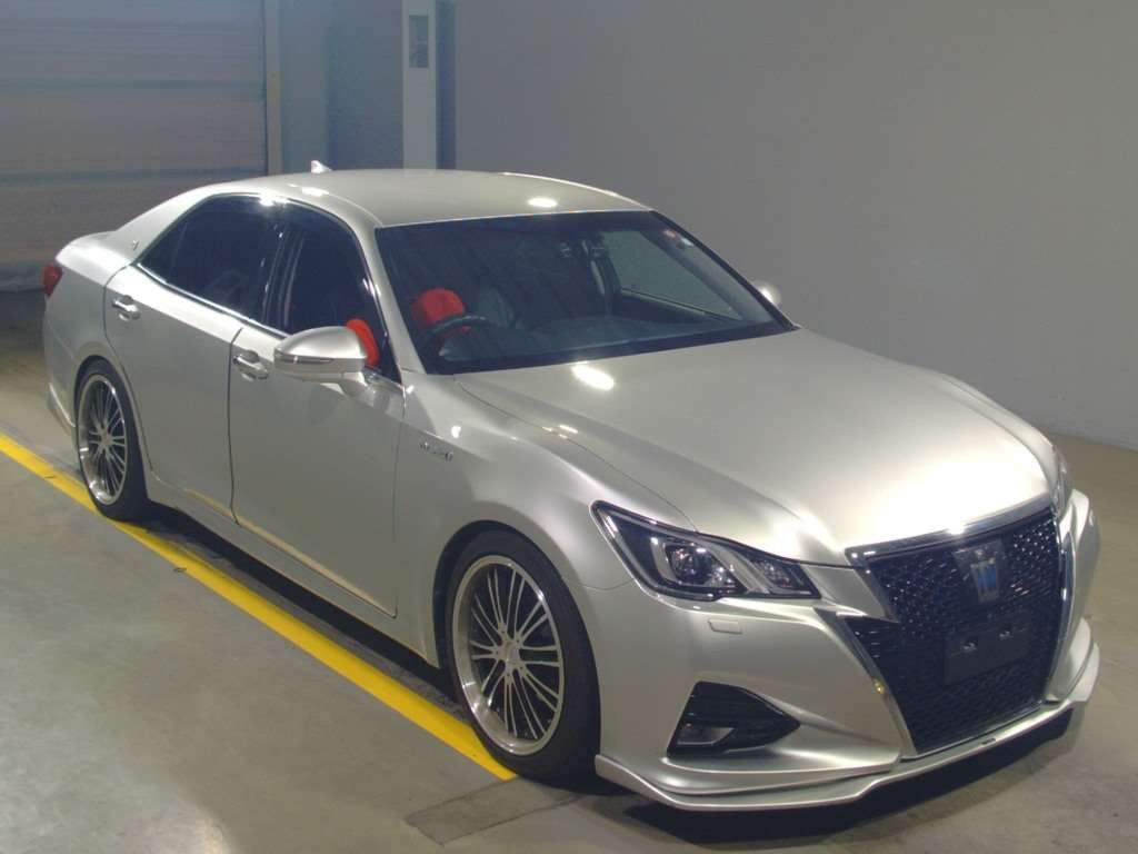 2016 Toyota Crown Hybrid AWS210[2]