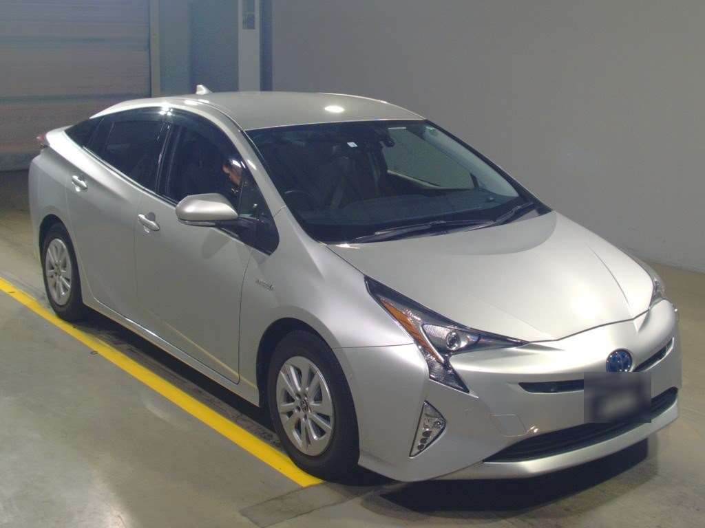 2018 Toyota Prius ZVW50[2]