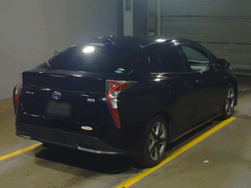 2016 Toyota Prius ZVW50[1]