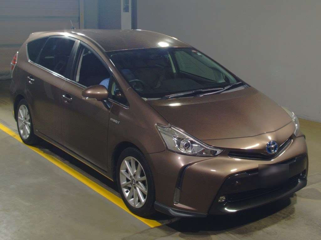 2015 Toyota Prius alpha ZVW41W[2]