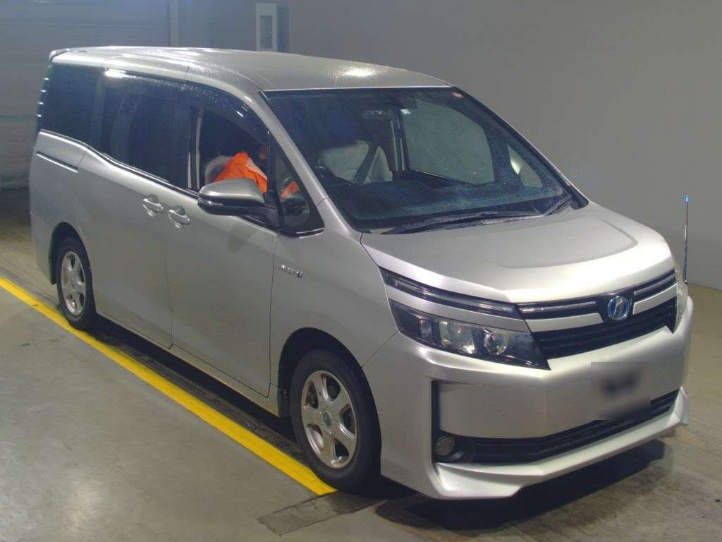 2014 Toyota Voxy ZWR80G[2]