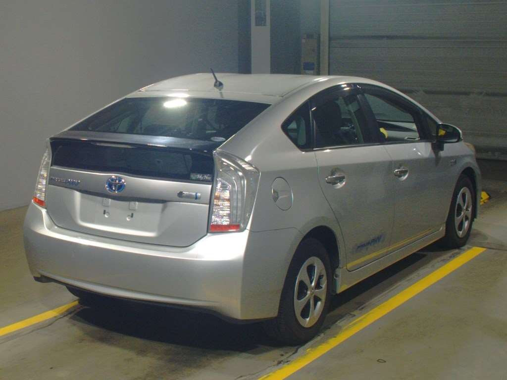 2013 Toyota Prius PHV ZVW35[1]