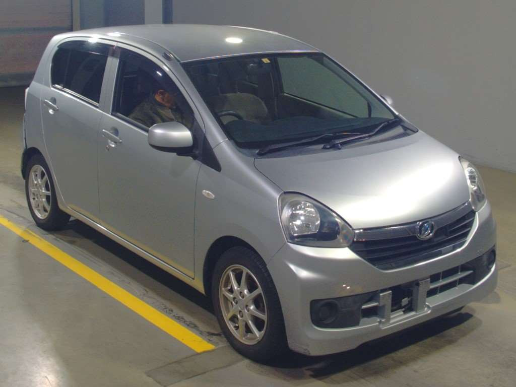 2014 Daihatsu Mira es LA300S[2]