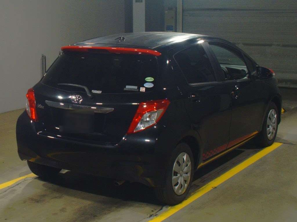 2013 Toyota Vitz NSP130[1]