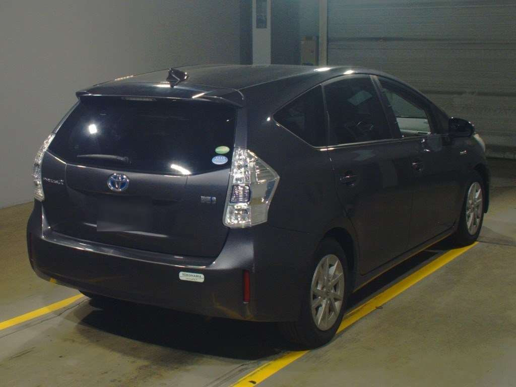 2012 Toyota Prius alpha ZVW41W[1]