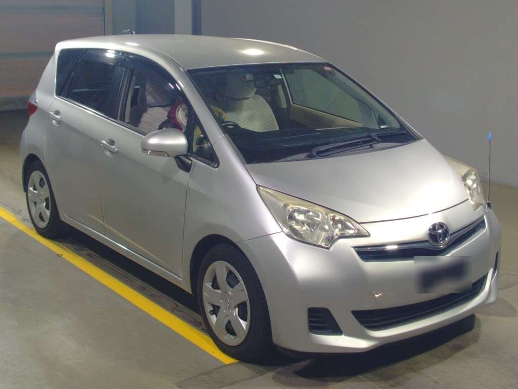 2013 Toyota Ractis NCP120[2]