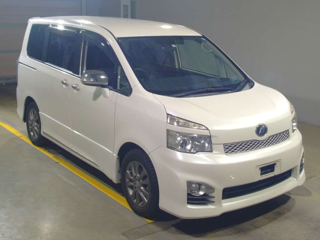 2011 Toyota Voxy ZRR70W[2]