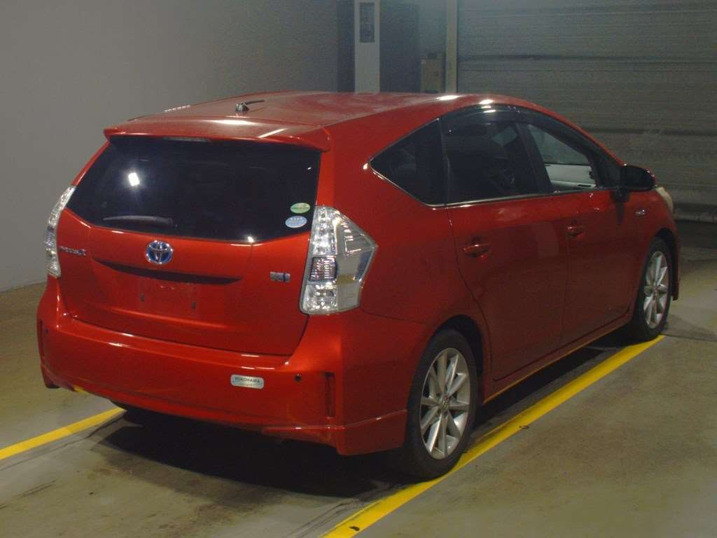 2012 Toyota Prius alpha ZVW41W[1]