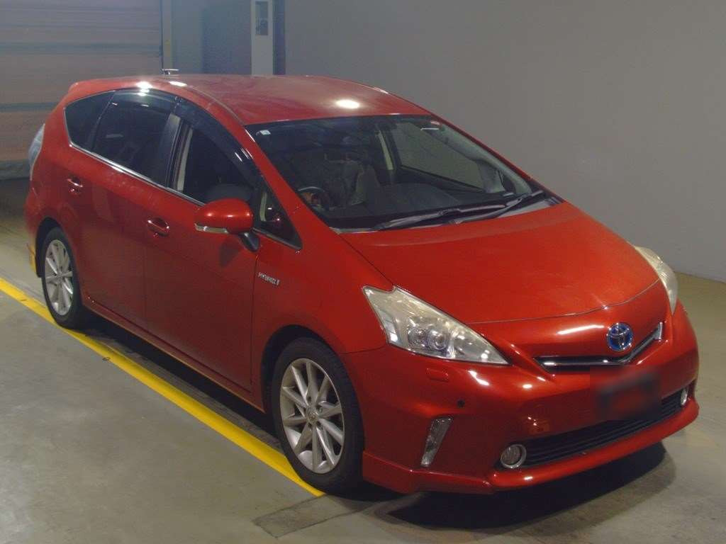 2012 Toyota Prius alpha ZVW41W[2]