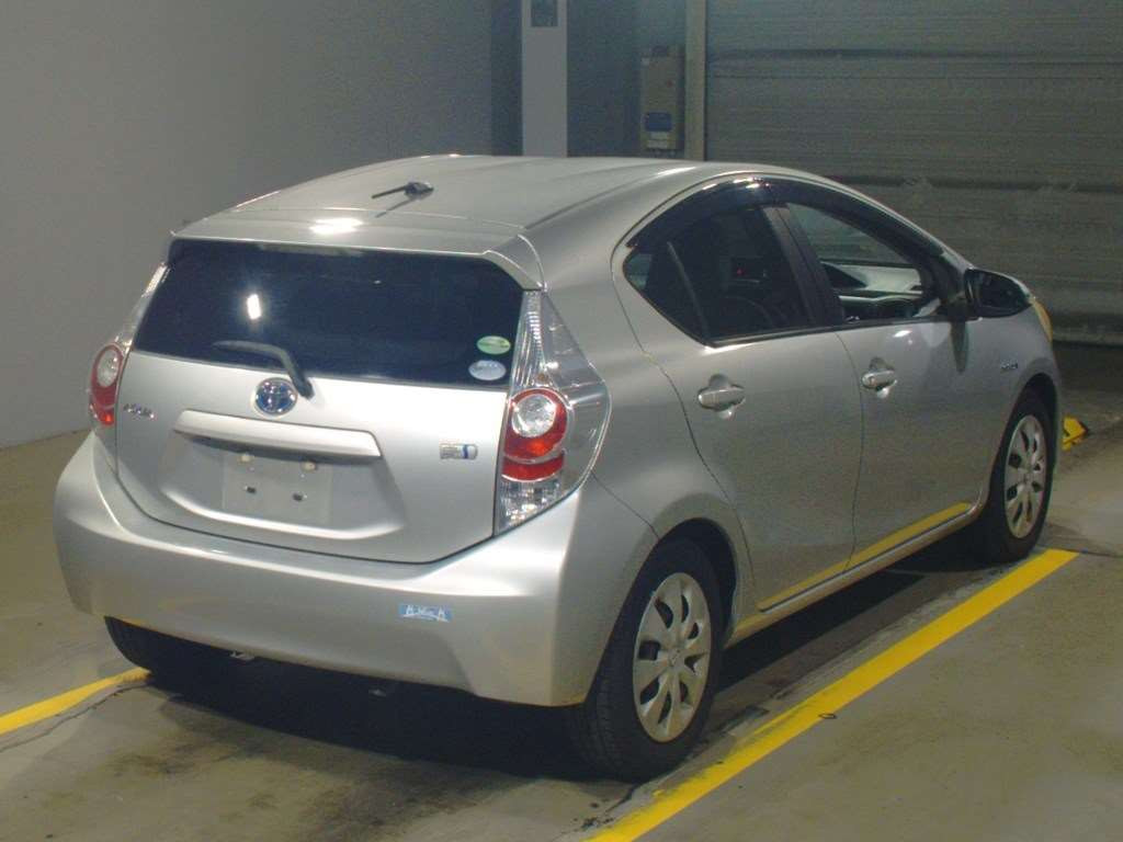 2012 Toyota Aqua NHP10[1]