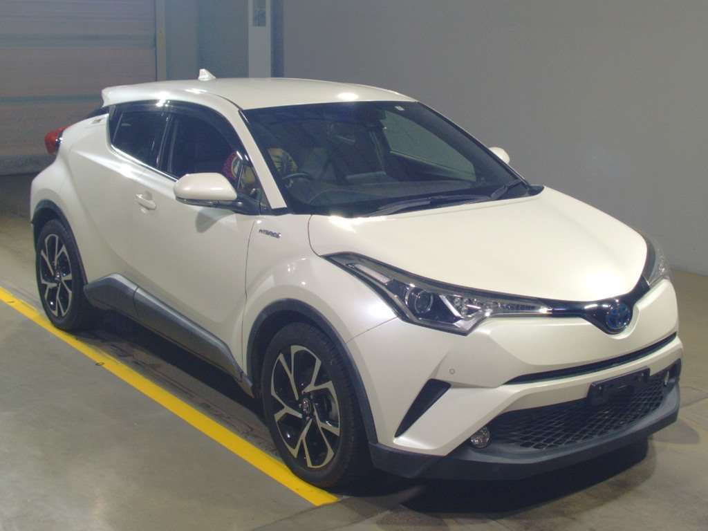 2017 Toyota C-HR ZYX10[2]