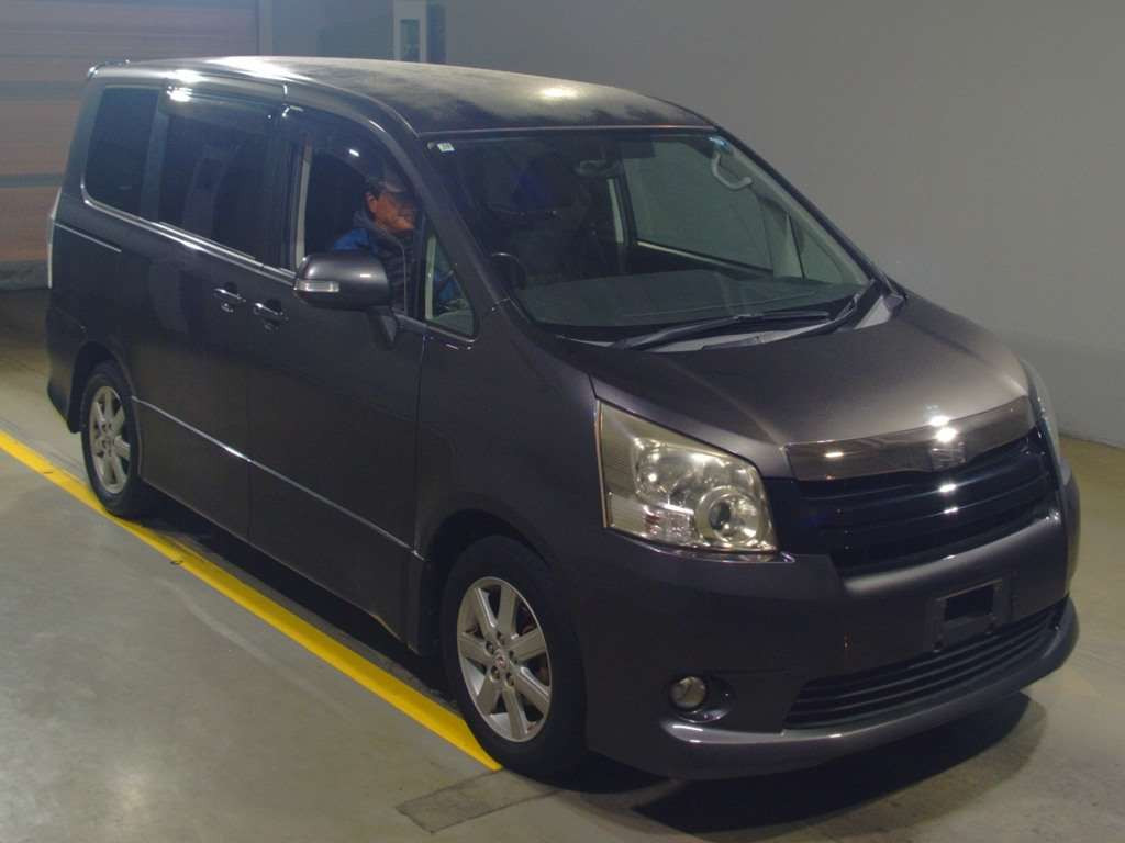 2008 Toyota Noah ZRR70W[2]