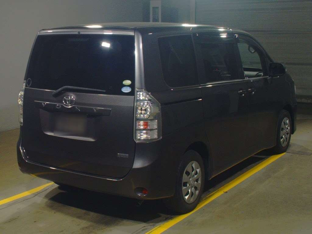 2011 Toyota Voxy ZRR70G[1]