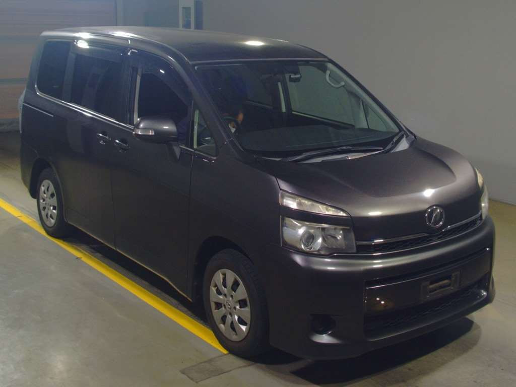 2011 Toyota Voxy ZRR70G[2]