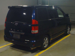 2005 Toyota Noah