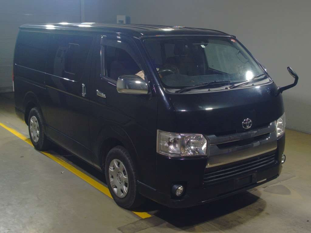 2018 Toyota Hiace Van TRH200V[2]