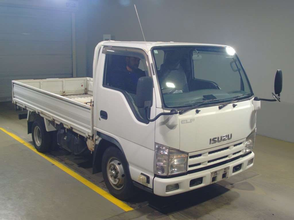 2010 Isuzu Elf Truck NHR85A[2]