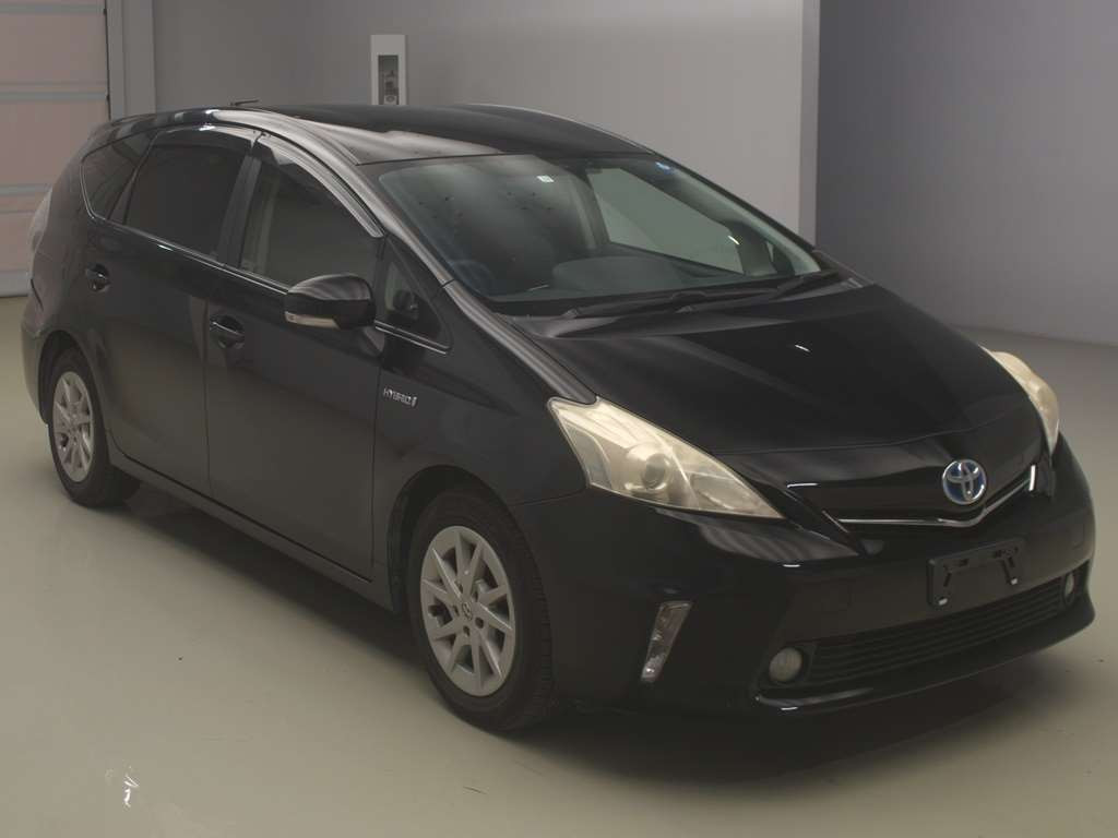 2011 Toyota Prius alpha ZVW41W[2]