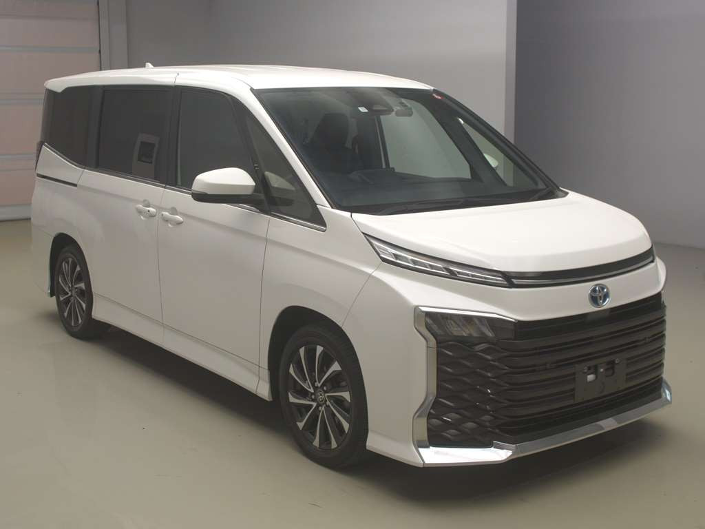 2022 Toyota Voxy ZWR90W[2]