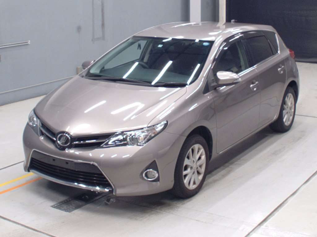 2013 Toyota Auris NZE184H[0]