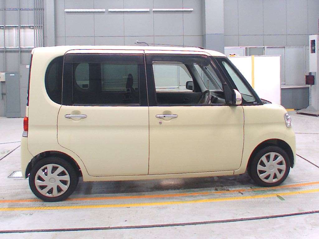 2011 Daihatsu Tanto L375S[2]