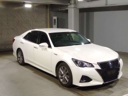 2015 Toyota Crown Hybrid