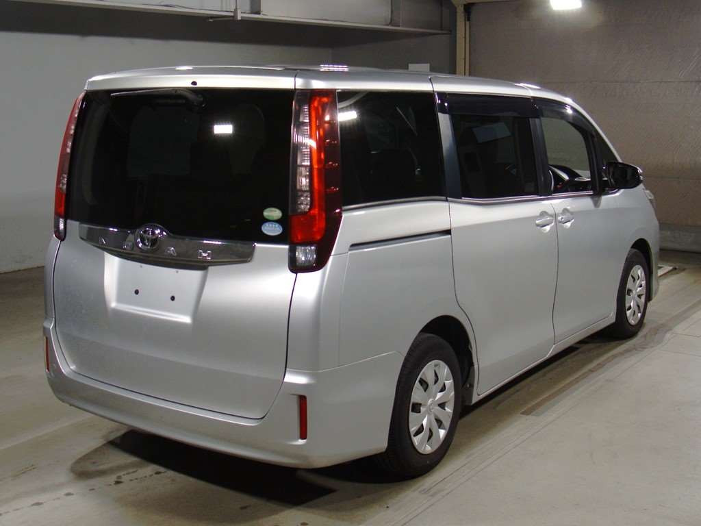 2015 Toyota Noah ZRR80G[1]