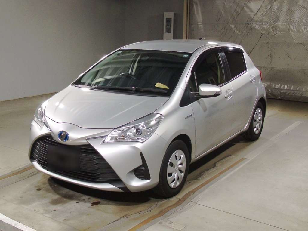 2017 Toyota Vitz NHP130[0]