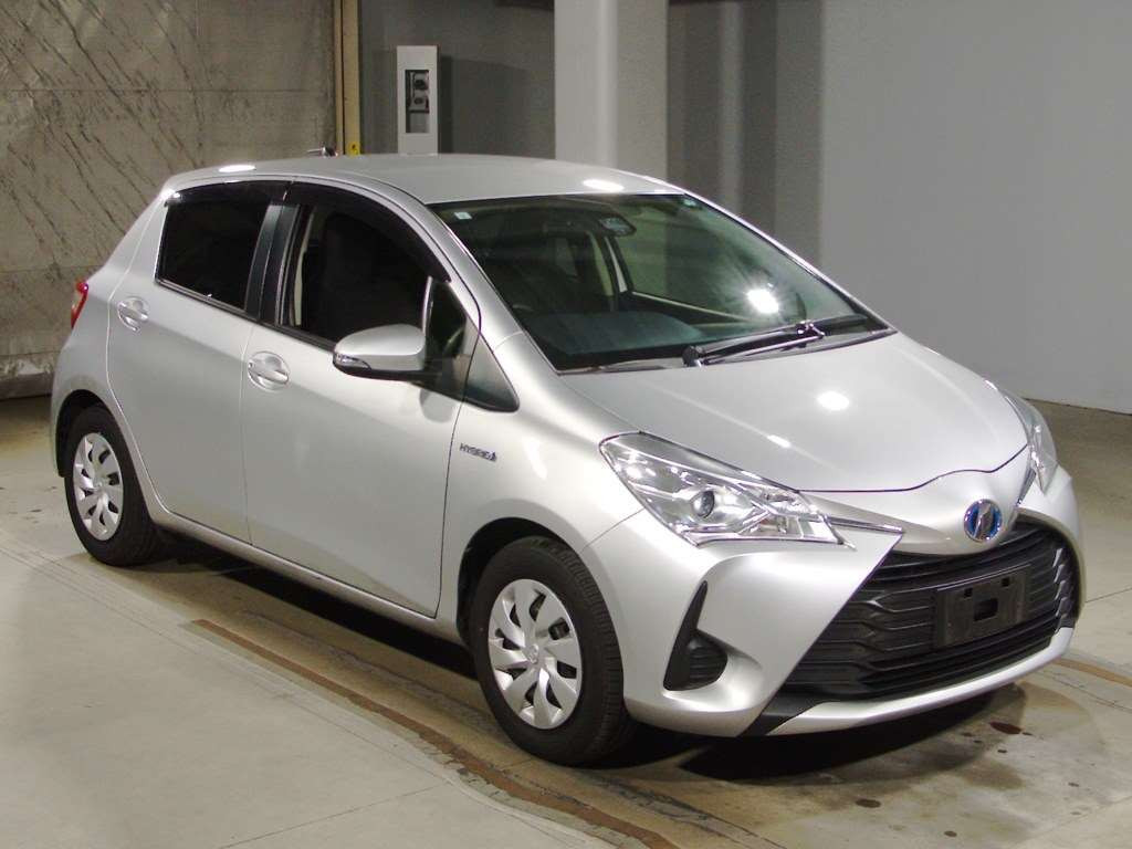 2017 Toyota Vitz NHP130[2]