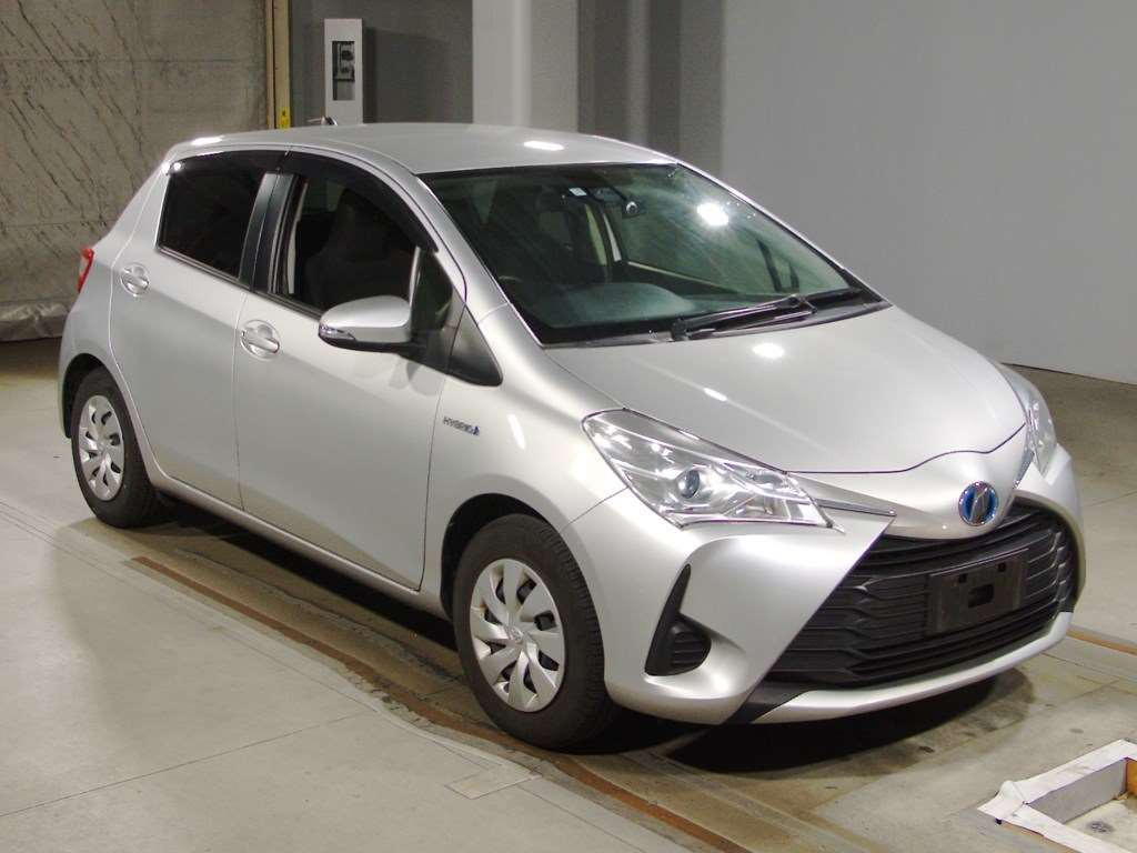 2017 Toyota Vitz NHP130[2]