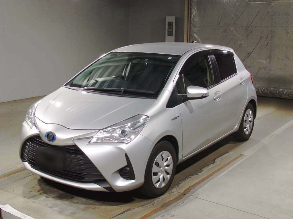 2017 Toyota Vitz NHP130[0]