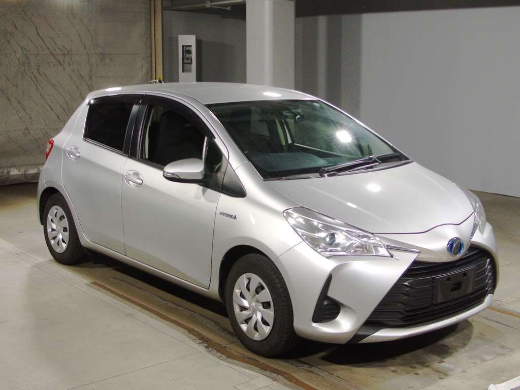 2017 Toyota Vitz NHP130[2]