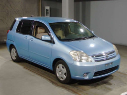 2004 Toyota Raum