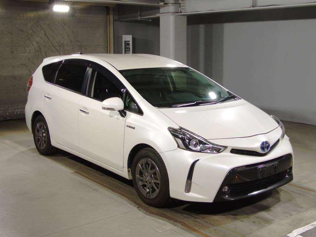 2017 Toyota Prius alpha ZVW41W[2]