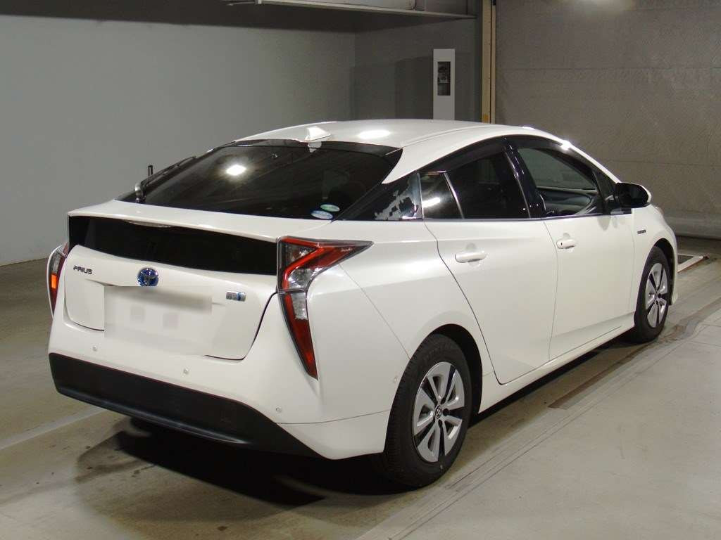 2017 Toyota Prius ZVW51[1]