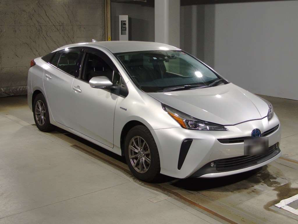 2019 Toyota Prius ZVW55[2]