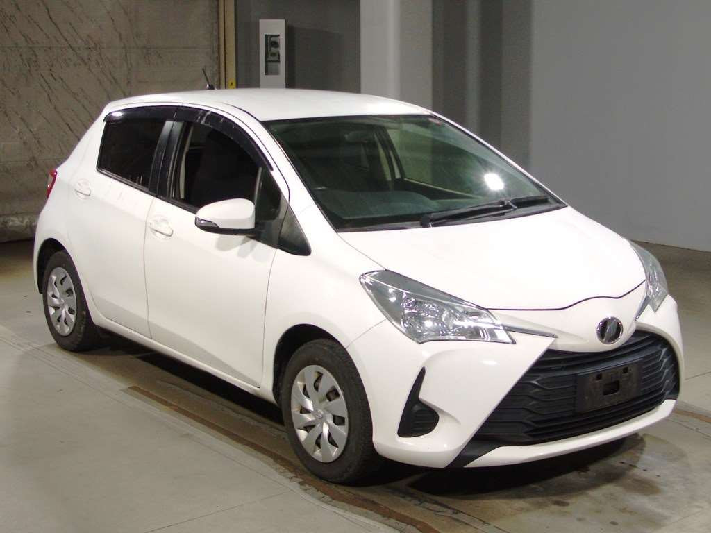 2017 Toyota Vitz KSP130[2]