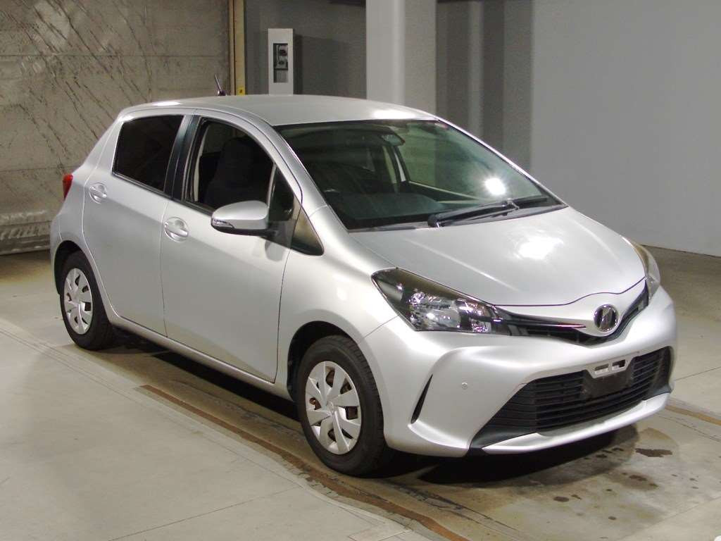 2015 Toyota Vitz KSP130[2]