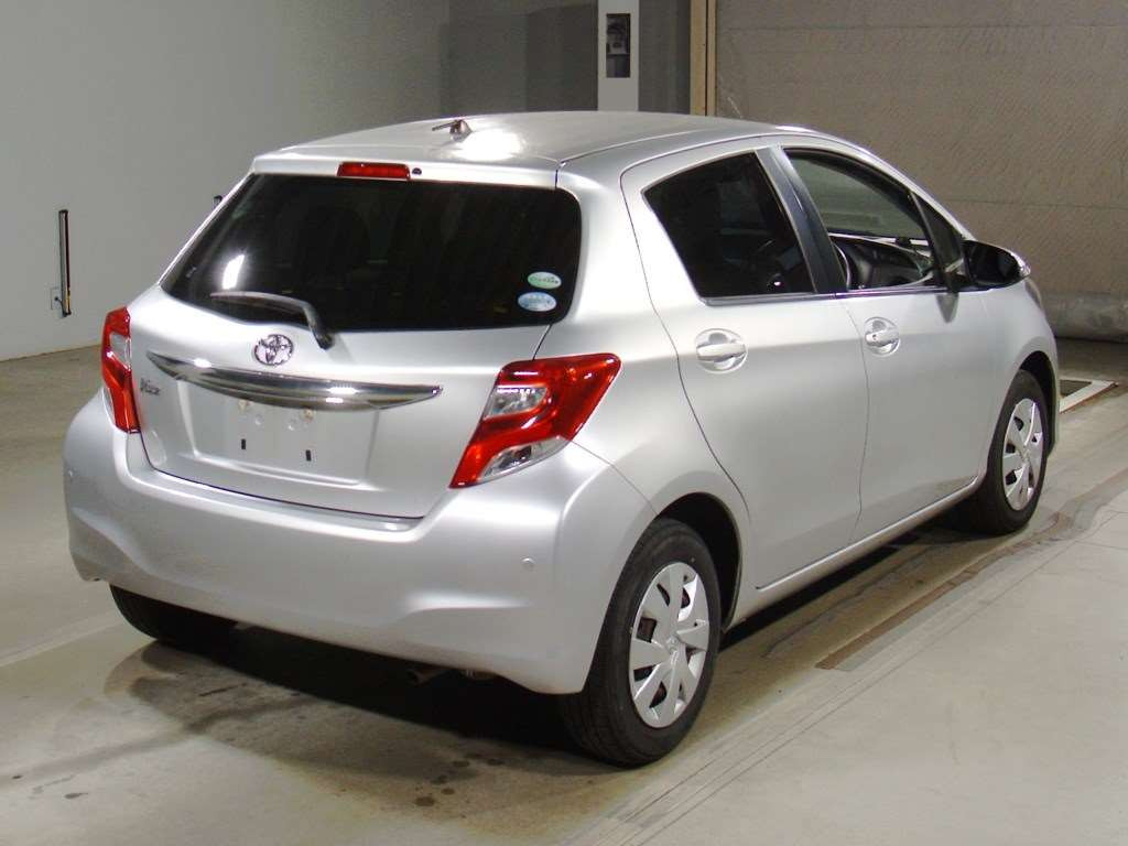 2015 Toyota Vitz KSP130[1]